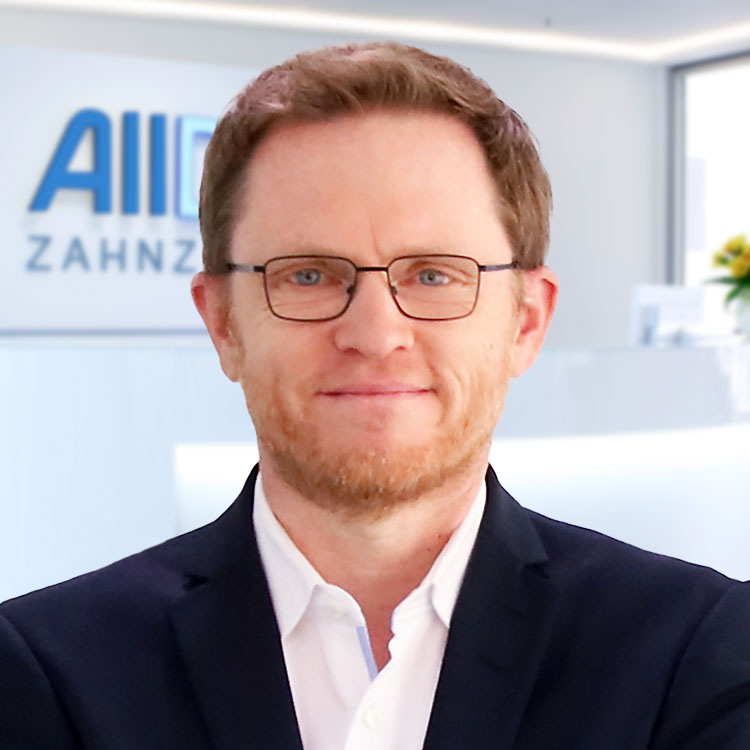 Portrait Geschäftsführer Aurélien Fauvel (AllDent Holding)