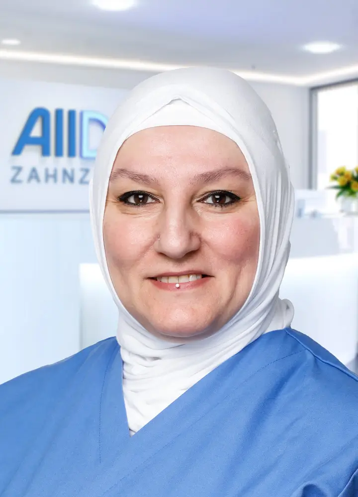 Portrait zahnmedizinische Prophylaxeassistenz Fatma Aritürk (AllDent Stuttgart)