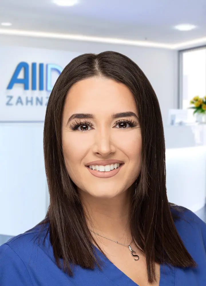Portrait zahnmedizinische Prophylaxeassistenz Simge Dabar (AllDent Stuttgart)
