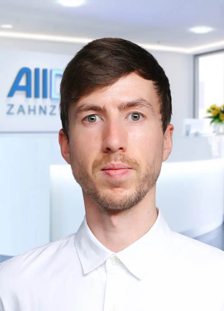Portrait Zahnarzt Niklas Haeusele (AllDent Stuttgart)