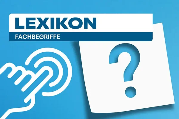Grafik mit blauem Hintergrund. Links ist eine Hand mit Tippbewegung dargestellt, rechts ein großes Fragezeichen. Oben steht der Schriftzug ‚Lexikon Fachbegriffe